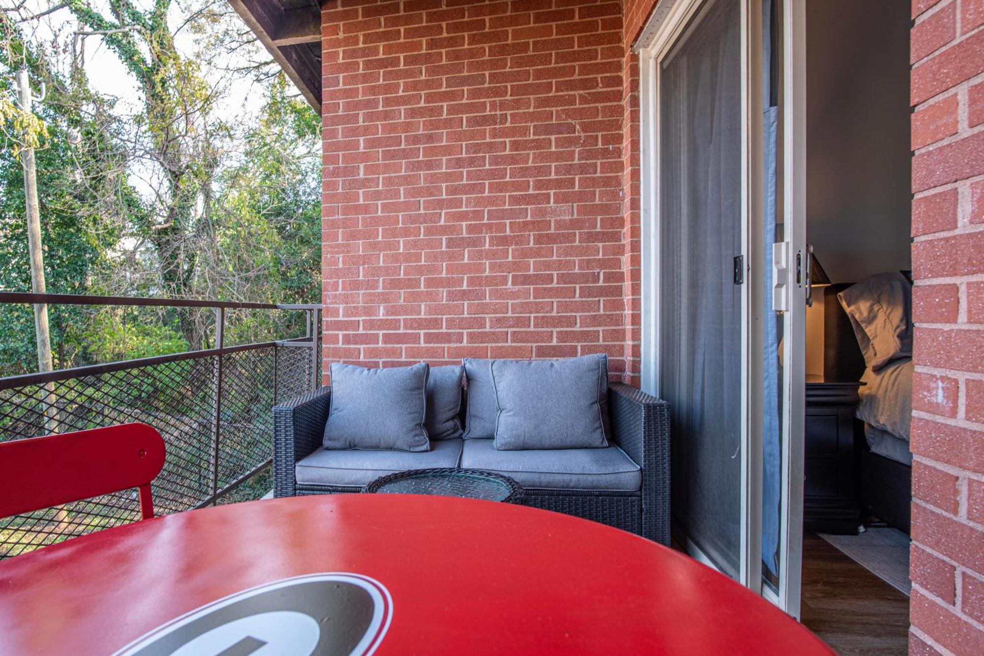 Classic City Getaway - 1 Mile Walk To Sanford Stadium! Athens Luaran gambar